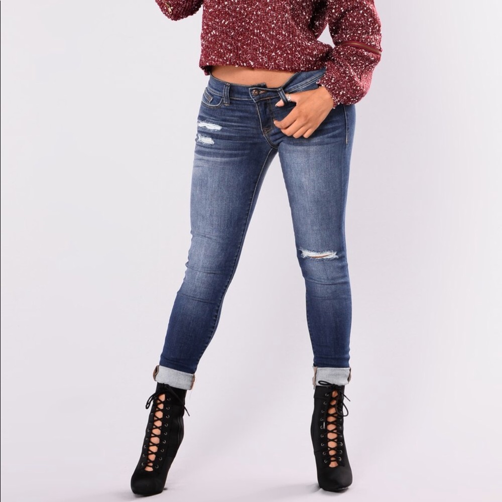 Fashion Nova Sneak Peak jeans size 9 Low Rise